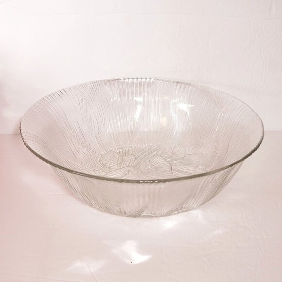 Vintage Clear Glass Crocus Pattern 9 Inch Salad Serving Bowl - Picture 10 of 11